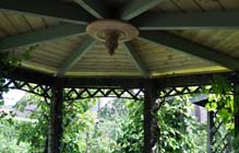 Roof boss for a pergola